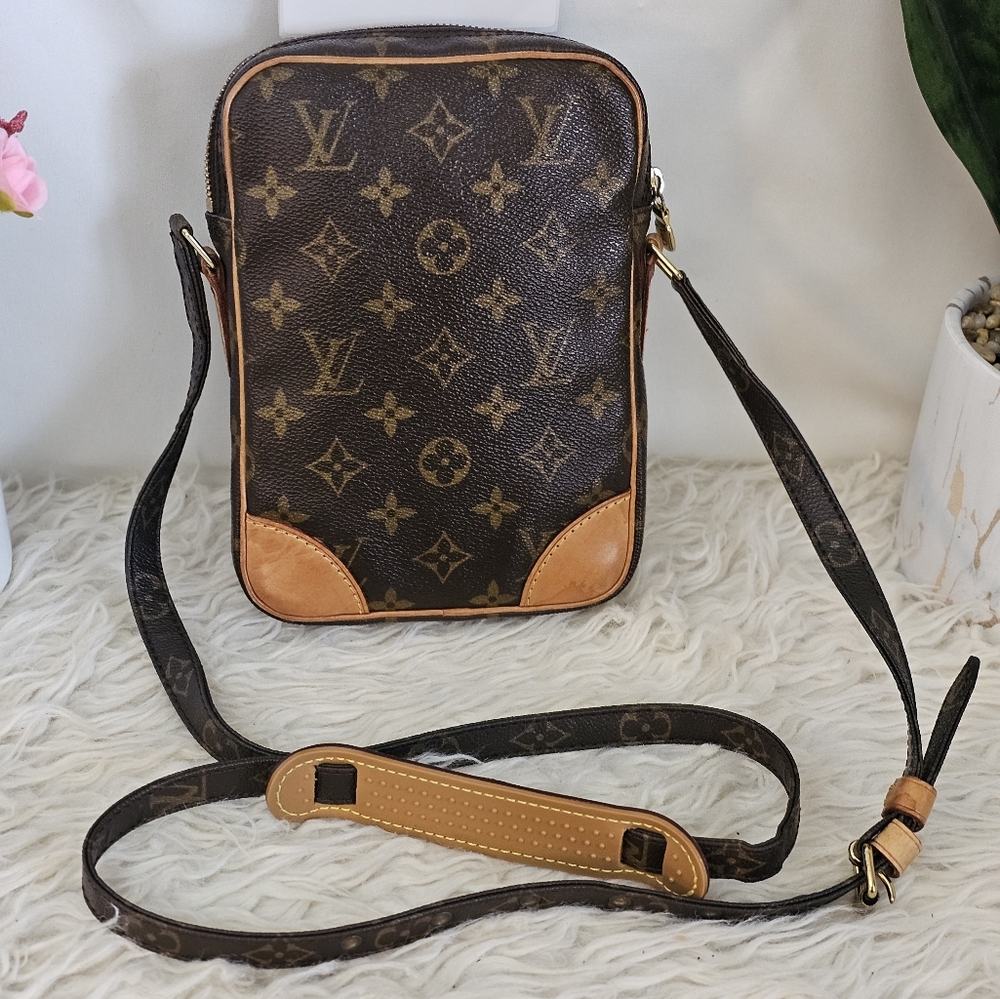 Authentuc Louis Vuitton Danube PM Monogram Crossbody Bag - Picture 14 of 16